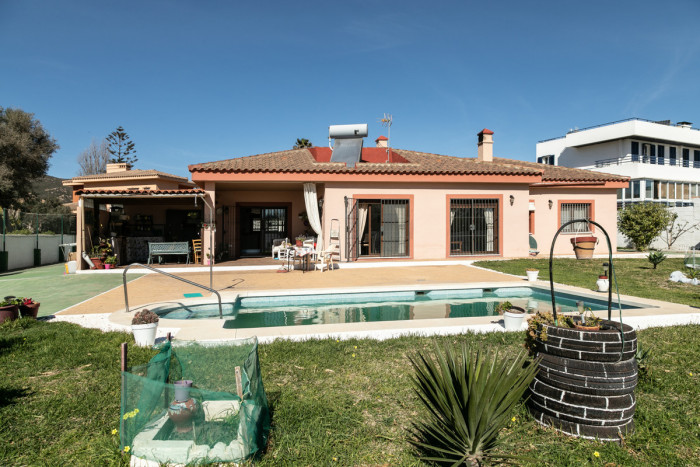 Qlistings House - Villa in La Línea, Costa del Sol image 1